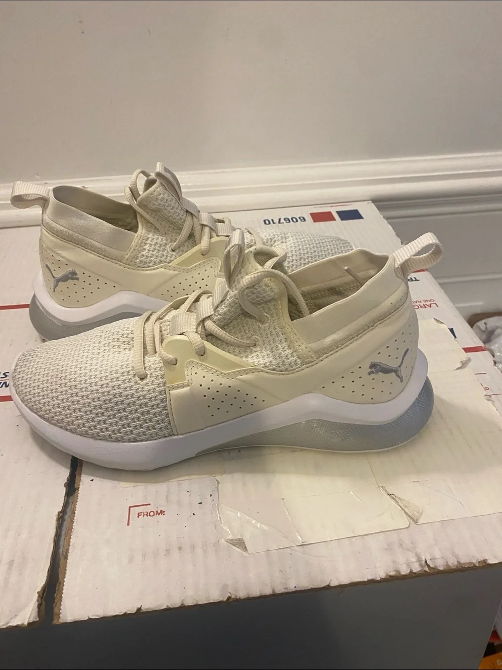 Puma size 7.5 Sneakers good condition